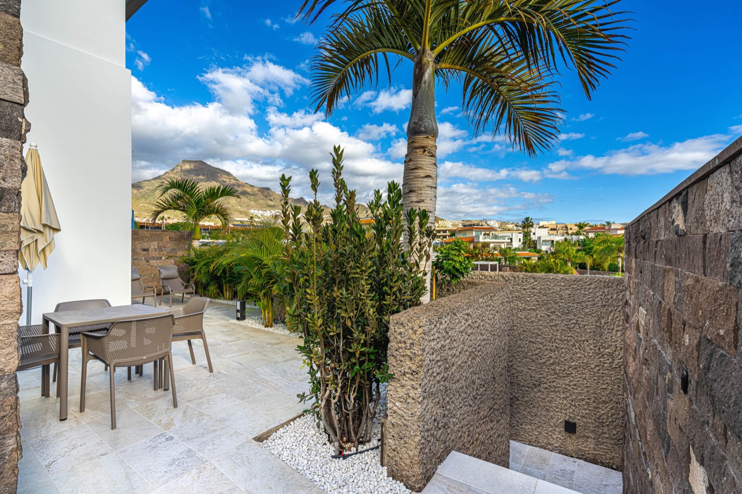 Terraza privada con vistas a la montaña de Villa 32