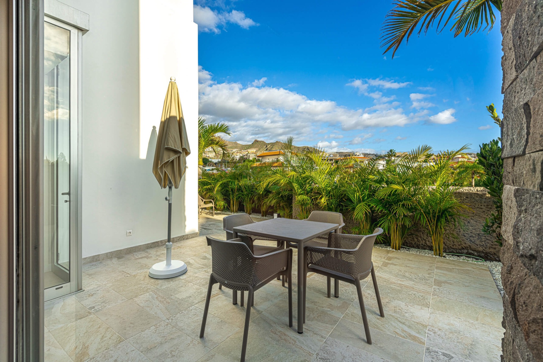 Terraza superior privada con vistas al océano